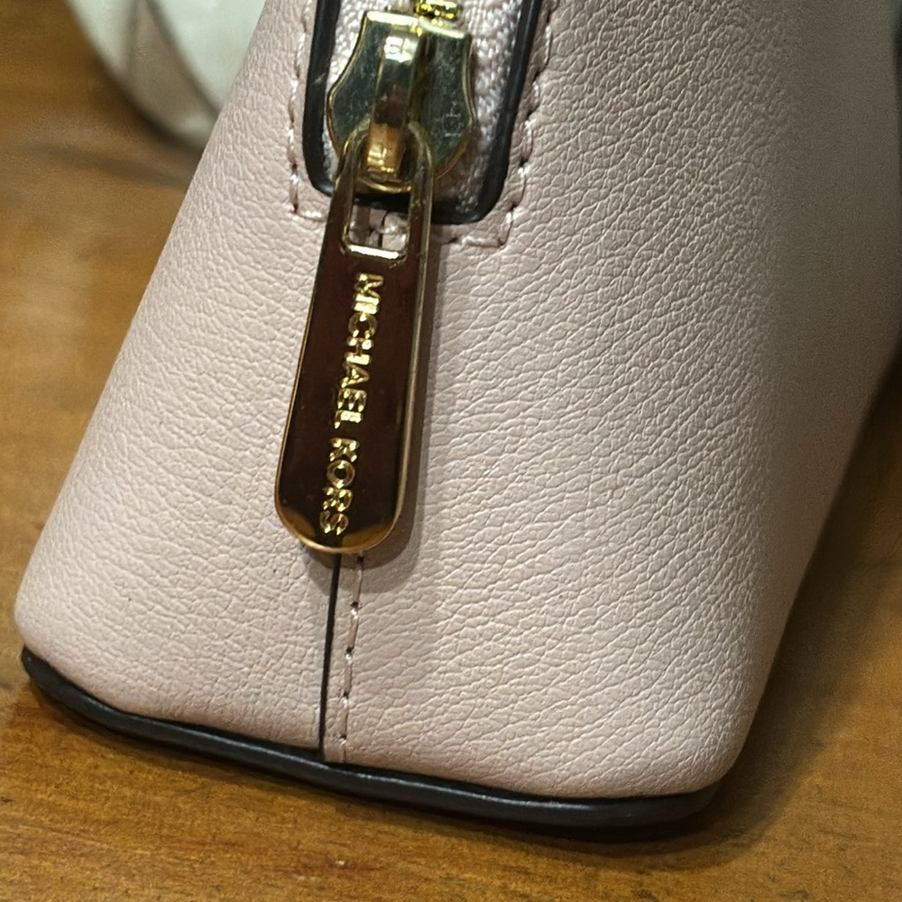 Michael Kors Cindy Pale Pink Leather Dome Makeup Bag Travel Pouch - Picture 3 of 13